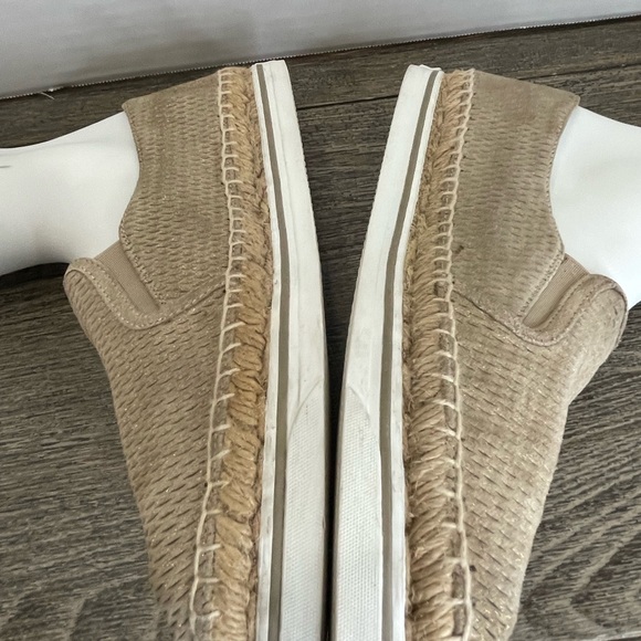 Jimmy Choo Slip-On Espadrilles Shoe. Tan/gold EUR size 40 (US 9) pre-owned. - Picture 9 of 13
